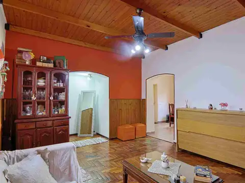 Depto Tipo Casa 6 ambientes con 2 baños