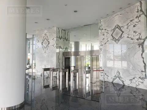 Oficina en Alquiler con 2 cocheras