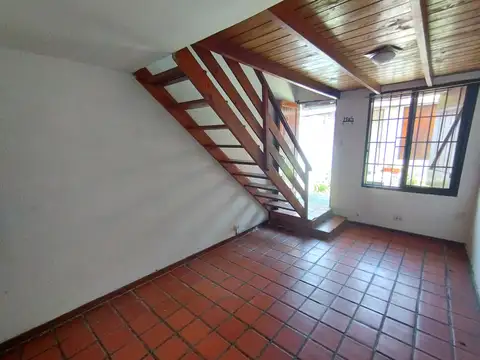 Casa 2 ambientes con 1 baño