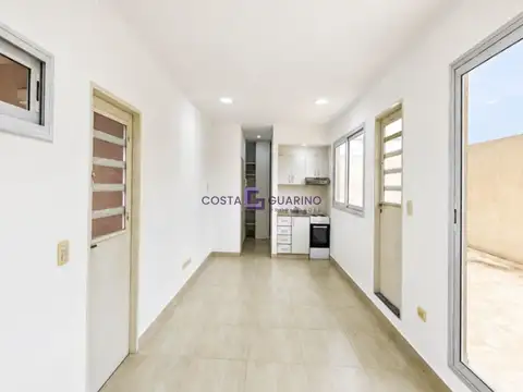 Excelente monoambiente en primer piso ubicado sobre Avenida Illia