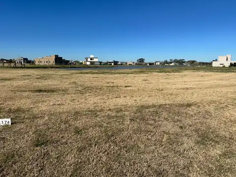 Venta Lote con fondo a la laguna en fincas de san vicente