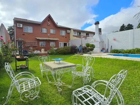 VENTA CASA 5 AMBIENTES PILETA COCHERA FINANCIACION