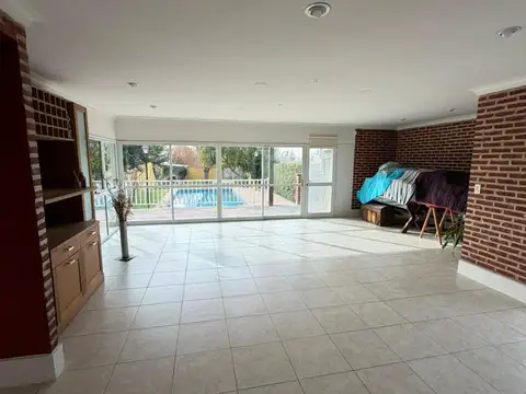 Casa en Venta con 2 cocheras