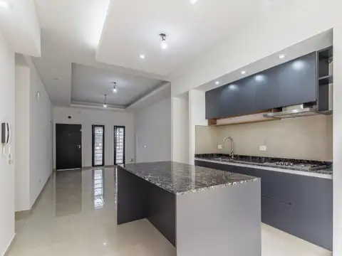 Casa · En Venta · 4 Ambientes · A Estrenar · Con Pileta · Morón