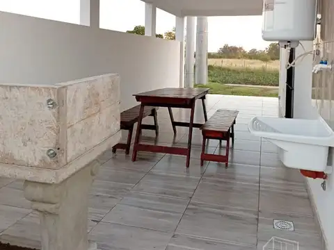 Casa 3 ambientes con 1 baño