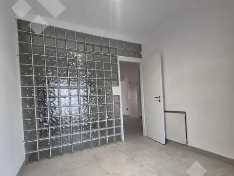 Oficina 6 ambientes con 1 baño