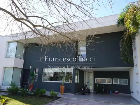 Casa en venta 6 ambientes en Country Terravista