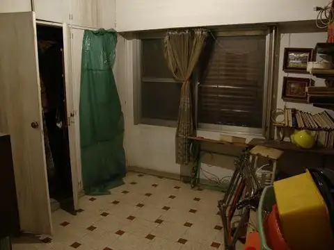 Casa 6 ambientes con 2 baños