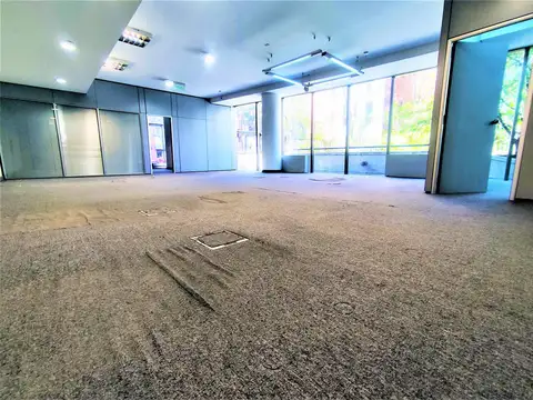 ALQUILER Lindisima Planta Baja con JARDINES Oficina Puerto Madero  cochera