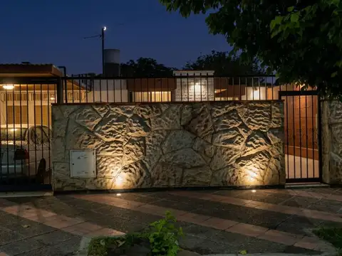 CASA + DEP. DE SERVICIO MITRE Y MATHUS HOYOS