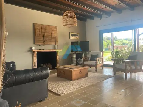 Casa 5 ambientes con 4 baños