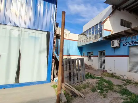 VENTA:  GALPON  +  OFICINAS   Y SALON  VIDRIADO FRENTE A RUTA 22 - GRAL. ROCA