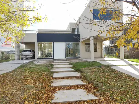 Excelente casa de 5 ambientes a estrenar