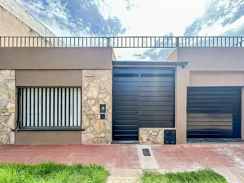 Casa 5 ambientes con 1 baño
