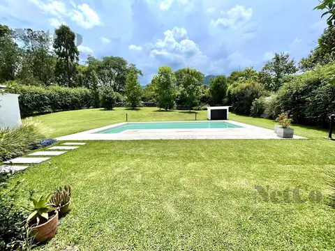 Casa en Alquiler con 2 cocheras
