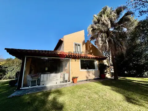 Casa en Venta con 4 cocheras