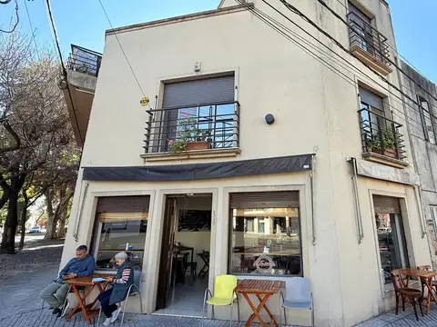 Venta/Permuta Casa 3 Dormitorios Cochera Doble Terraza Local. Abasto