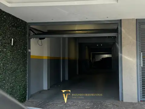 VENTA - COCHERA - ACCESO A PUERTA SALIDA A LA CALLE - PORTÓN ELÉCTRICO - LINIERS