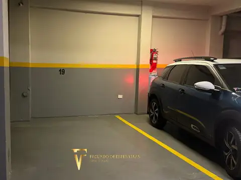 VENTA - COCHERA - ACCESO A PUERTA SALIDA A LA CALLE - PORTÓN ELÉCTRICO - LINIERS