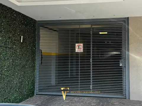 VENTA - COCHERA - ACCESO A PUERTA SALIDA A LA CALLE - PORTÓN ELÉCTRICO - LINIERS