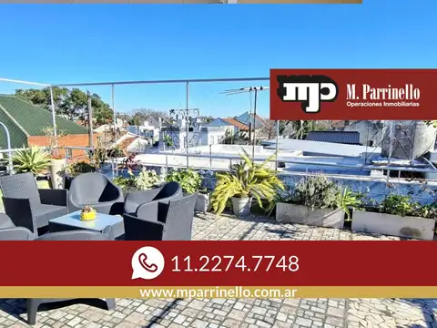 Comodo y luminoso PH de 3 ambientes con amplia terraza y cochera - En Venta