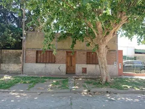 Casa de Dos Dormitorios  , amplio jardin