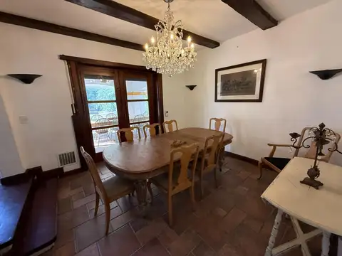 Casa en Alquiler con 1 cochera