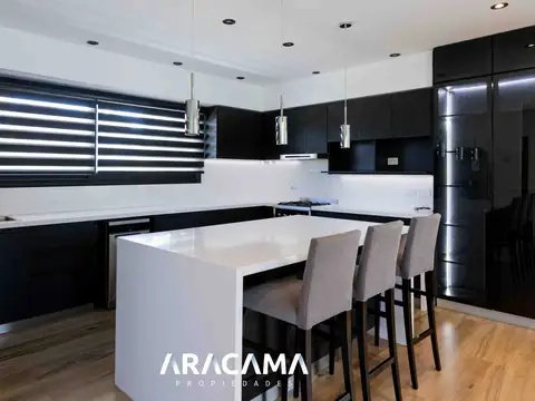 Casa 5 ambientes con 3 baños