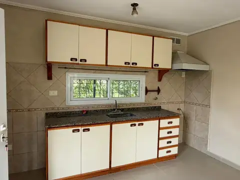Casa 3 ambientes con 1 baño