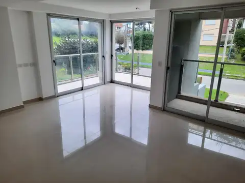 Avenida 2 1100, Piso 1