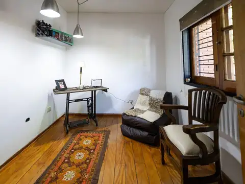 Casa 4 ambientes con 2 baños