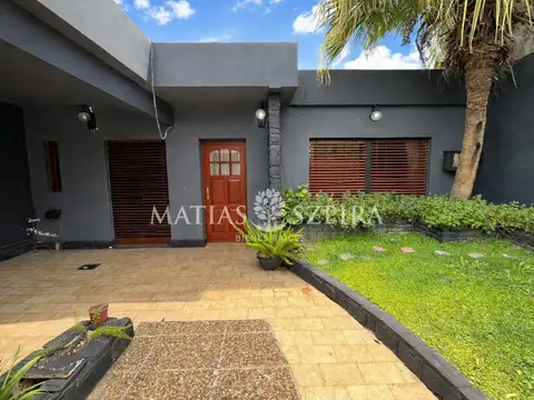 Casa 4 Ambientes a la Venta en Merlo