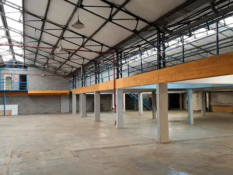 Edificio industrial en alquiler en Villa Adelina