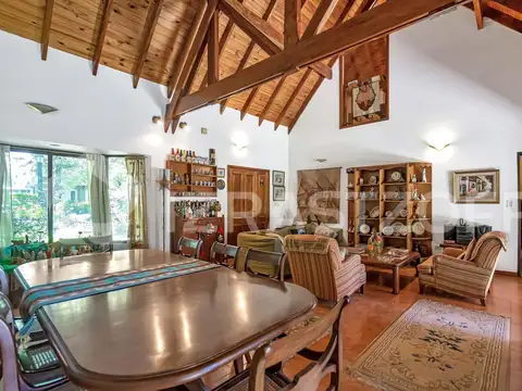 Casa 6 ambientes con 3 baños