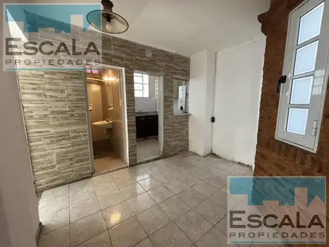Casa en Alquiler en Barrio Industrial, $ 350.000