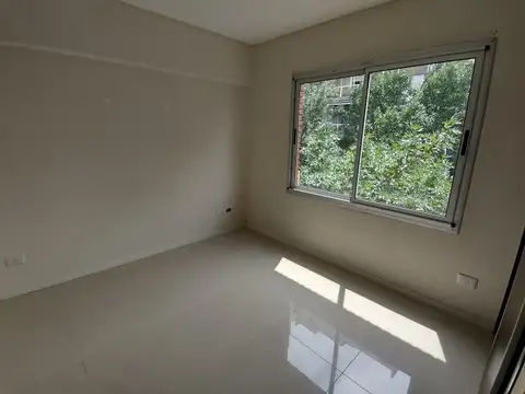 Departamento 2 ambientes con amplio balcón.