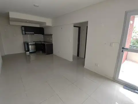 Departamento en Alquiler en Parque Chacabuco, $ 900.000