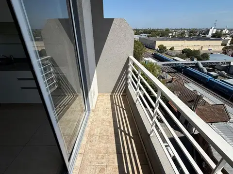 VENTA MONOAMBIENTE CON BALCÓN , FRENTE A ESTACION CASEROS