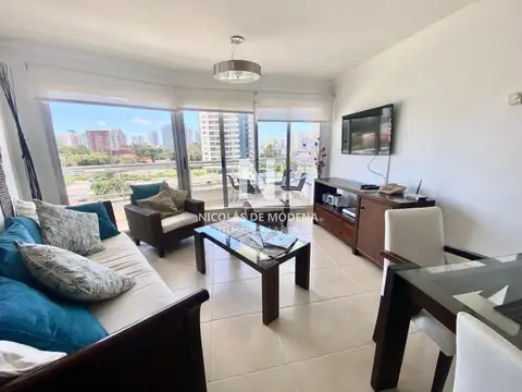 Departamento de 2 dormtiorios en Playa brava  en venta. Punta del este