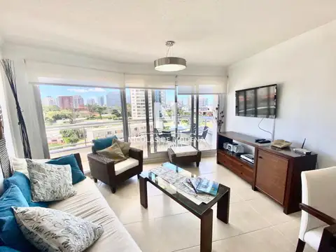 Departamento de 2 dormtiorios en Playa brava  en venta. Punta del este
