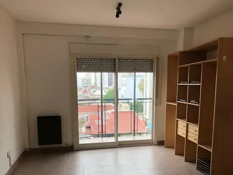 Hermoso monoambiente con balcon. Super luminoso