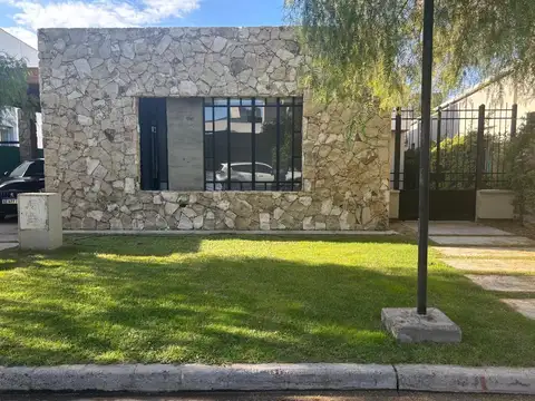 Casa Pinares de Furlotti, Una Planta, 3 Dorm, 3 Baños, Cochera, Jardín, Apto Crédito