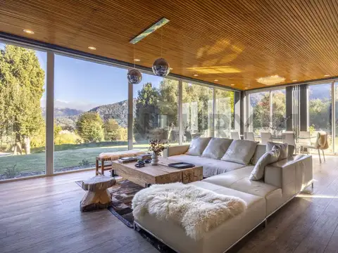 Casa 8 ambientes con 4 baños