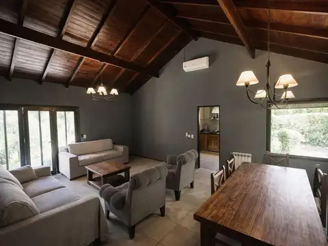 Casa 4 ambientes con 2 baños
