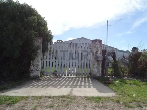 alberti 8000, Piso 0