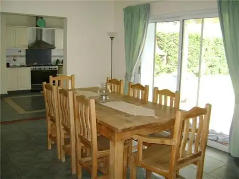 Casa 5 ambientes con 3 baños