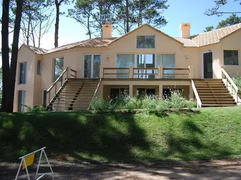 CASA ALQ TEMP 5 DORM C/VISTA PISCINA CLUB PRIVADO LAG BLANCA