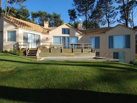 Casa 6 ambientes con 3 baños