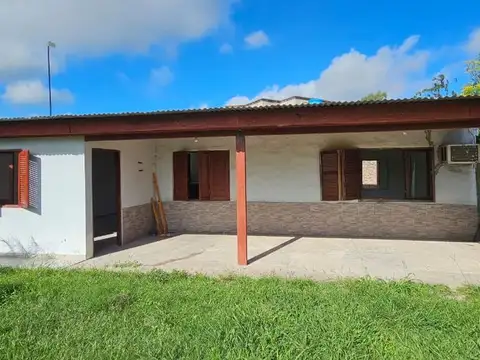 Se Alquila casa en Barrio Lorenzon