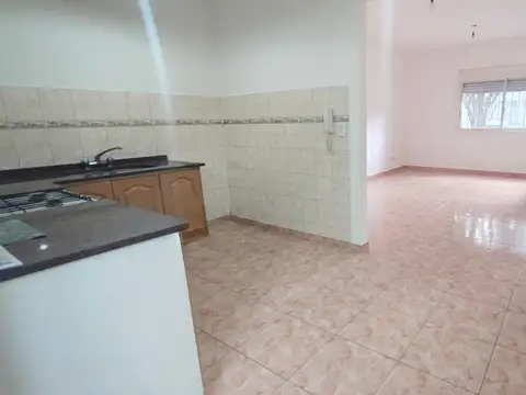 DEPARTAMENTO 3 AMBIENTES CON PATIO VILLA REAL